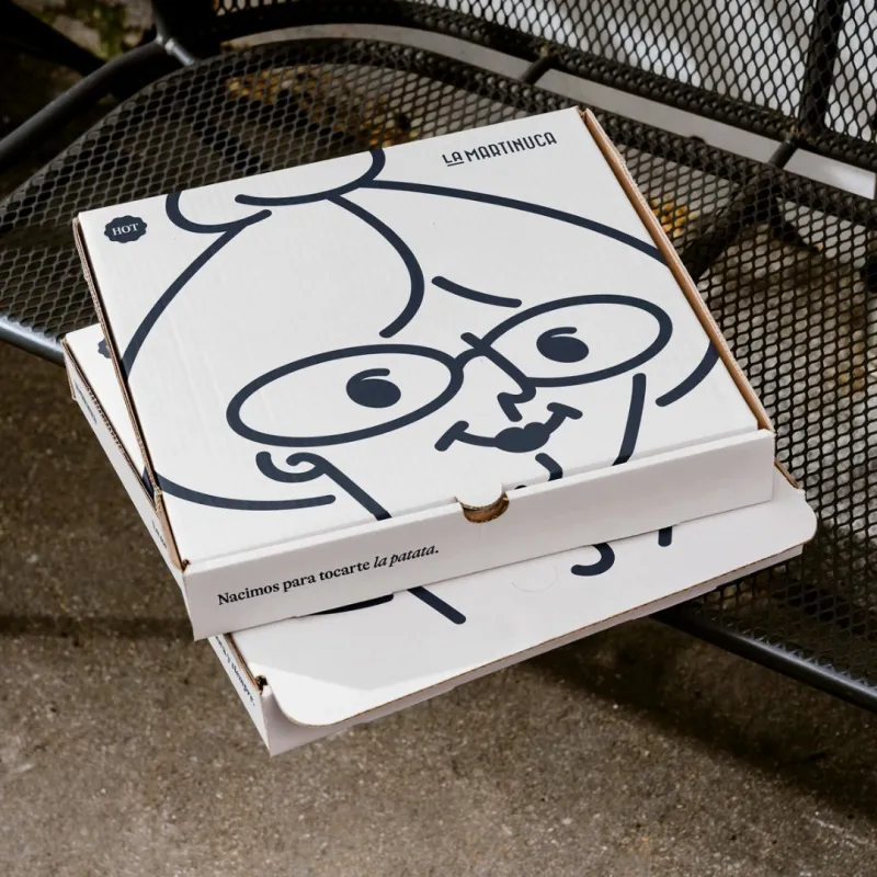 Baskılı kutu yaptırma örneği – marka logosu baskılı beyaz kutu